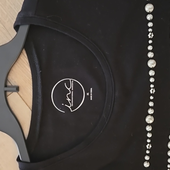 INC International Concepts Black Pearl Embellished Tee Sz Med - Picture 3 of 4